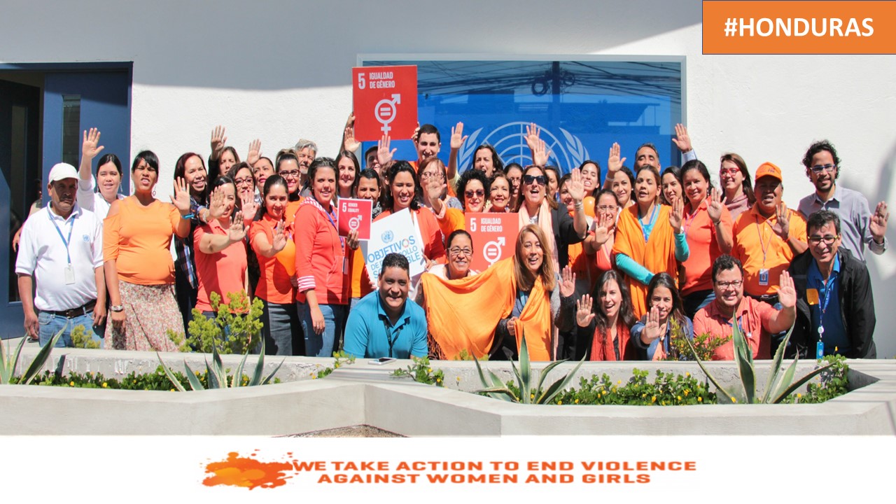Colaboradores del Sistema de Naciones se vistieron de naranja en el marco del Día Internacional para la eliminación de la violencia contra las Mujeres