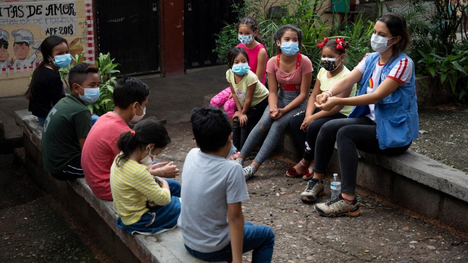 Docentes en Honduras se enfrentan a amenazas dentro y fuera de las aulas