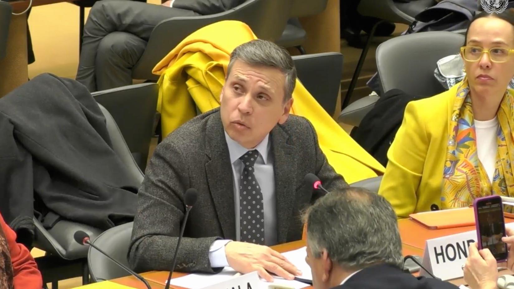 Doctor Carlos Aguilar habla en la mesa de solidaridad de alto nivel en Ginebra