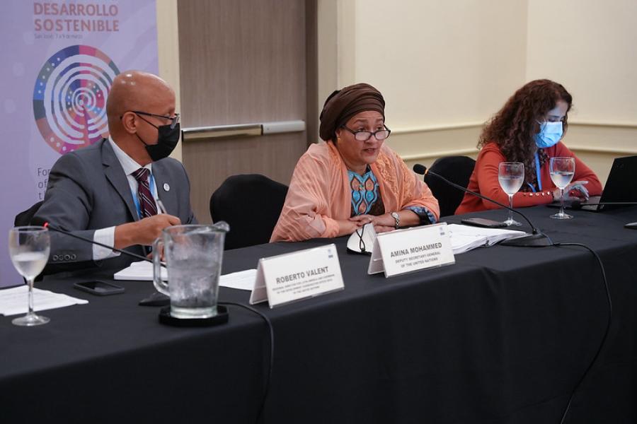 Foto de Amina Mohammed durante una reunión del Foro